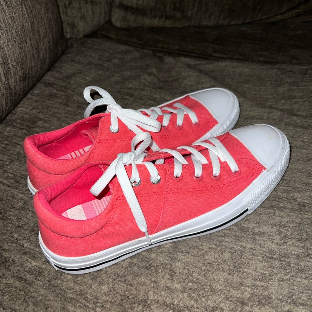 Wmns Chuck Taylor All Star Madison Low 'Strawberry Jam' Size US 9.5